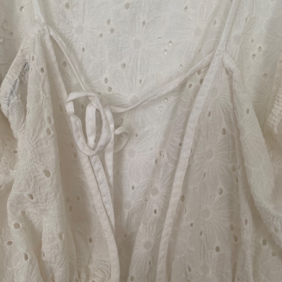 Brandy Melville White Top - Picture 3 of 6